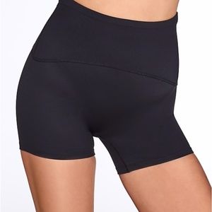 SPANX Booty Boost Active 4" Short